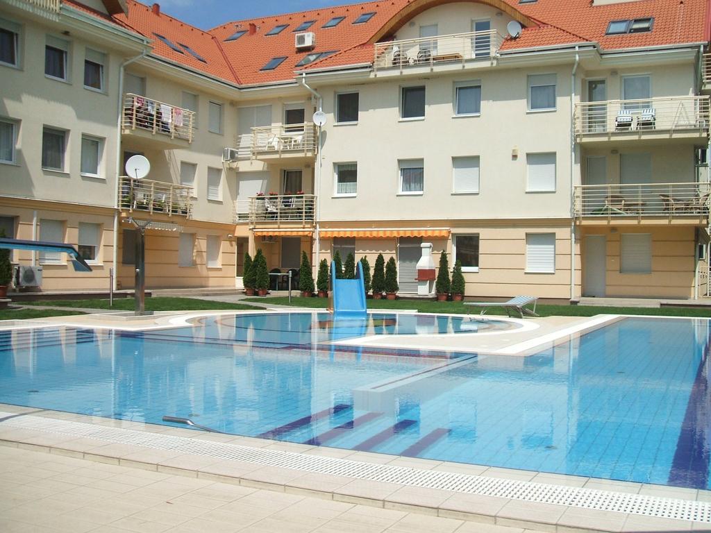 Aqua Wellness Apartments Hajduszoboszlo Quarto foto